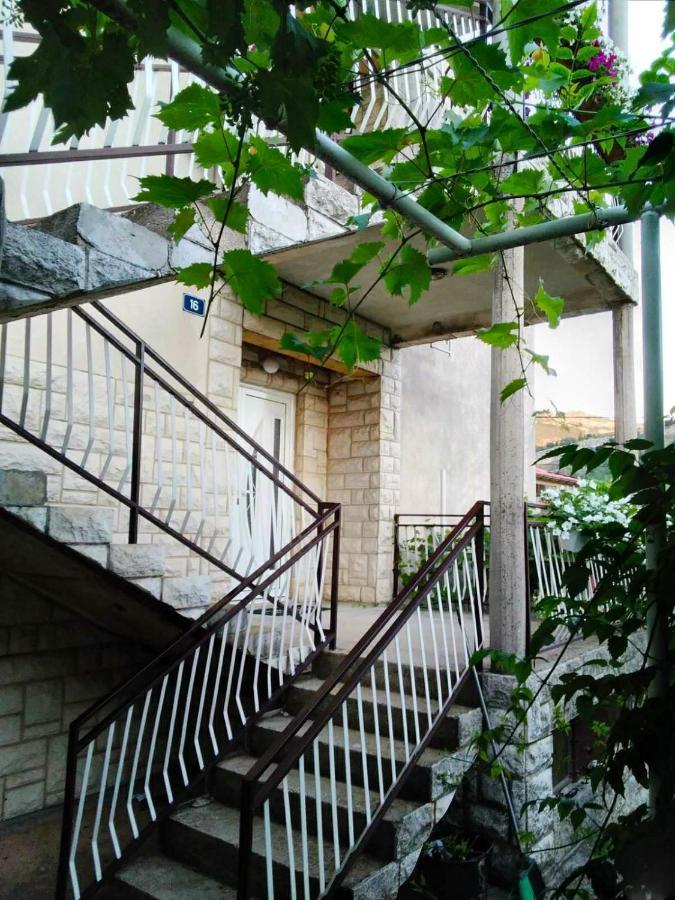 Cvijetna Oaza Apartment เทรบินเย ภายนอก รูปภาพ